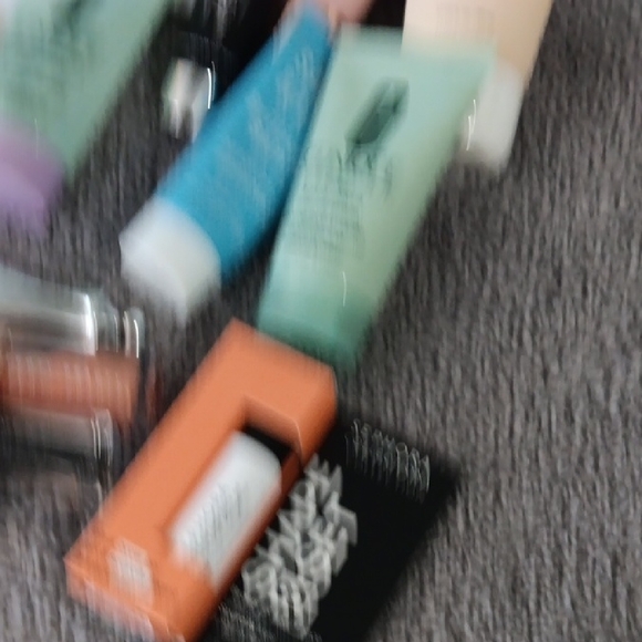 Clinique Green & White Striped Tote with Cosmetic Bag Filled With New Makeup! - Picture 3 of 8